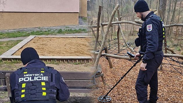 Městsk&aacute; policie v &Scaron;umperku kontroluje dětsk&aacute; hři&scaron;tě detektory kovů.