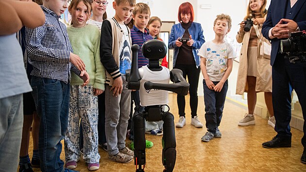 To je on. Robot Booster, který bude na základní škole Q v Prostějově pomáhat s výukou. (14. května 2026)