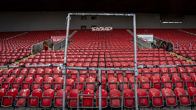 Proslulá slávistická tribuna Sever zůstala proti Jablonci bez jediného fanouška. Klub má po výtržnostech v derby uzavřený stadion.
