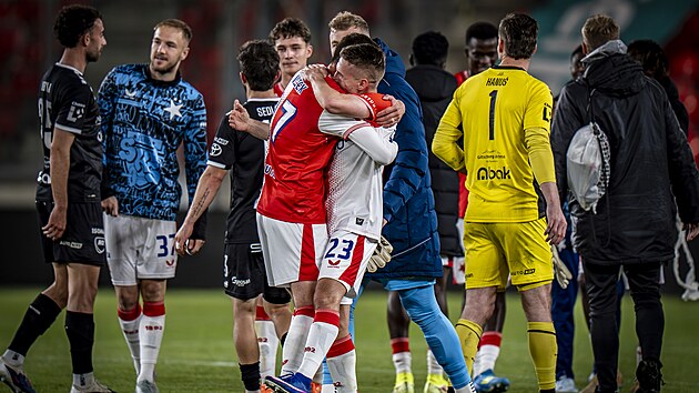 Dojet&iacute; sl&aacute;vist&eacute; Sad&iacute;lek a Vlček po zisku titulu.