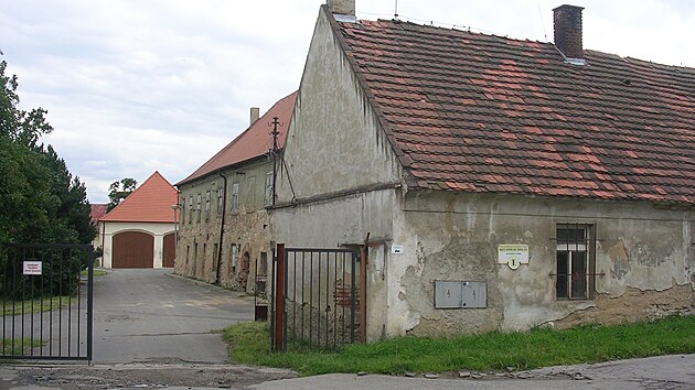 Památkově chráněný areál Brandejsova statku se změní na gymnázium. Zůstanou tam i strážníci.
