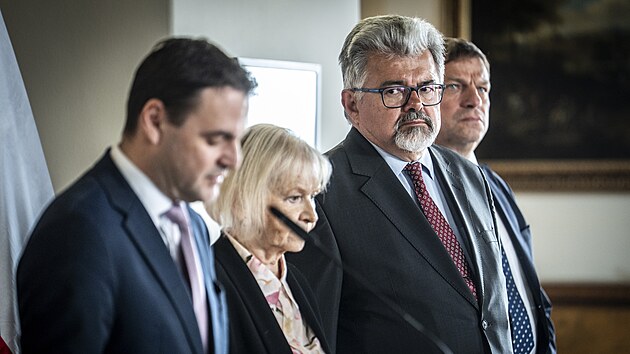 Ministr Petr Macinka představil svůj nov&yacute; ministersk&yacute; t&yacute;m poradců. Na sn&iacute;mku Jiř&iacute; Weigel. (13. května 2026)