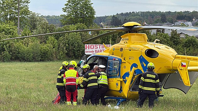 Střet dod&aacute;vky se dvěma osobn&iacute;mi auty zastavil ve středu odpoledne provoz na silnici I/3 u obce Nespeky na Bene&scaron;ovsku. (13. května 2026)