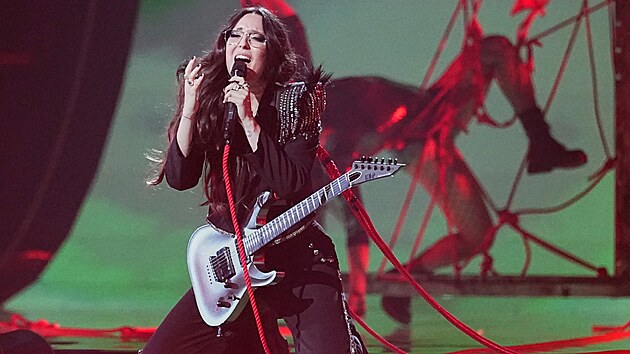 Veronica Fusaro ze Švýcarska a její píseň "Alice" během druhého semifinále Eurovize. (14. května 2026.