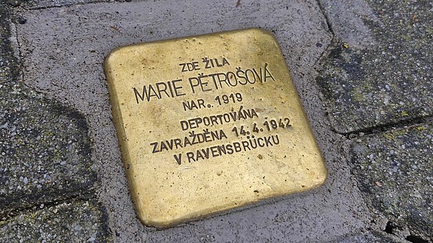 Kamen zmizelých v Nerudově ulici ve Frýdku-Místku připomíná velmi statečnou Marii Pětrošovou. (18. května 2026)