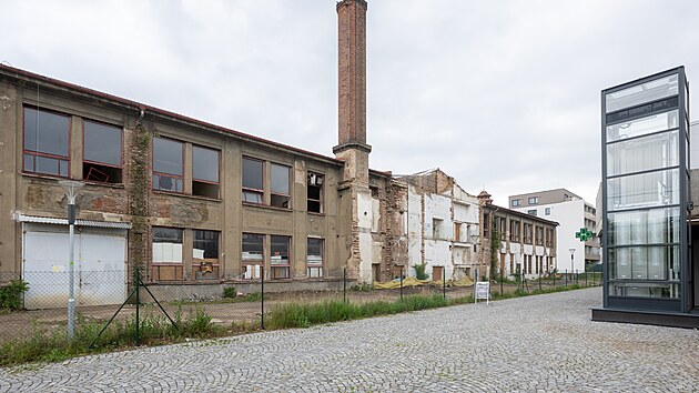 Budova pardubick&eacute; společnosti Telegrafia, kde se v minulosti vyr&aacute;běly telefony i dal&scaron;&iacute; př&iacute;stroje, půjde k zemi. (12. května 2026)