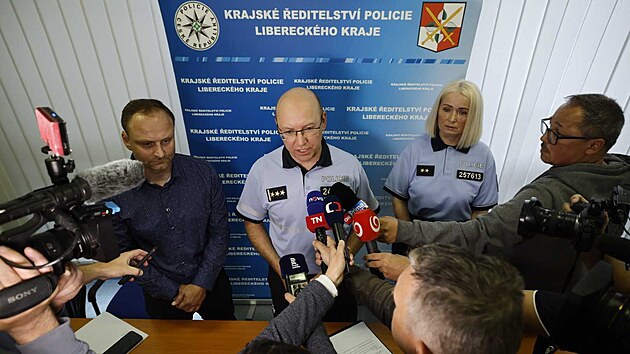 Kriminalist&eacute; už maj&iacute; lebku svat&eacute; Zdislavy ukradenou v &uacute;ter&yacute; z baziliky v Jablonn&eacute;m v Podje&scaron;těd&iacute;. Podrobnosti k př&iacute;padu policist&eacute; sdělili na p&aacute;tečn&iacute; tiskov&eacute; konferenci. (15. května 2026)