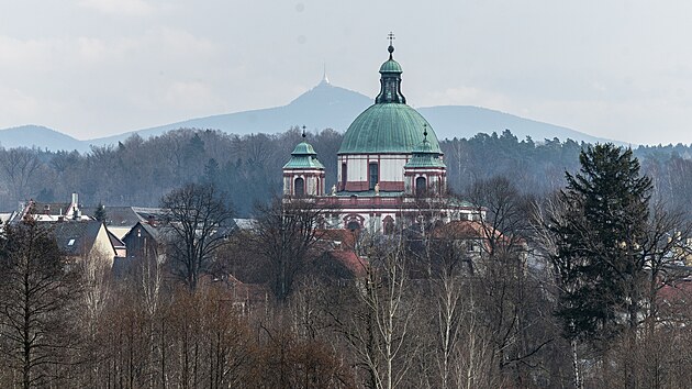 Vz&aacute;cn&aacute; lebka svat&eacute; Zdislavy, kterou v &uacute;ter&yacute; večer ukradli z baziliky v Jablonn&eacute;m v Podje&scaron;těd&iacute;, byla uložen&aacute; ve vitr&iacute;ně pod alarmem. Ten ale byl v tu dobu vypnut&yacute;. (13. května 2026)