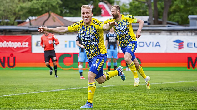 David Machal&iacute;k (Zl&iacute;n) se raduje po g&oacute;lu v 5. minutě utk&aacute;n&iacute; proti Teplic&iacute;m.