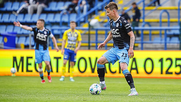 Luk&aacute;&scaron; Mareček (Teplice) během z&aacute;pasu se Zl&iacute;nem.