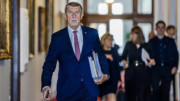 Premiér Andrej Babiš (ANO) před jednáním vlády (11. květen 2026)