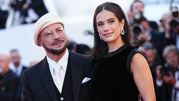 John Travolta s dcerou Ellou Bleu na festivalu v Cannes (květen 2026)