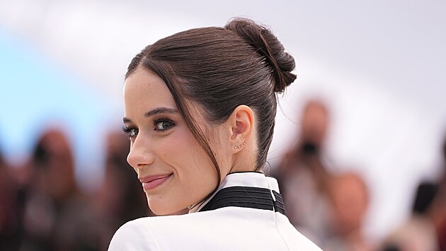 Ella Bleu Travolta na festivalu v Cannes (květen 2026)