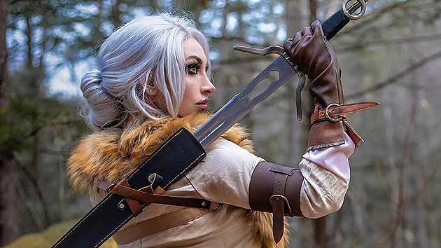 Azura Cosplay jako Ciri (Zaklínač)
