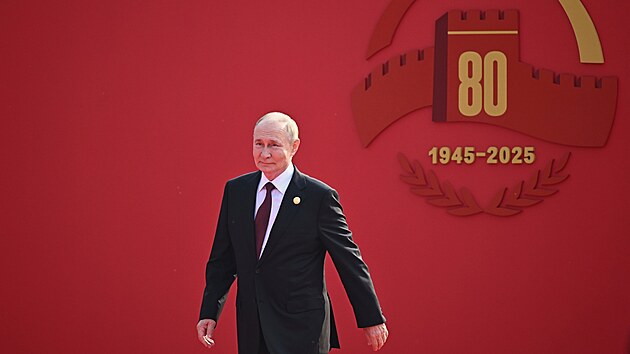 Ruský prezident Vladimir Putin na vojenské přehlídce pořádané u příležitosti 80. výročí kapitulace Japonska ve druhé světové válce v Pekingu v Číně. (3. září 2025)