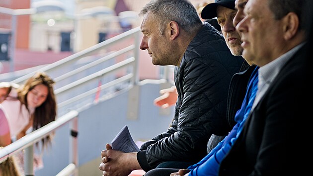 Fotbalov&yacute; &scaron;koln&iacute; z&aacute;pas druh&eacute; ligy dorostu U19 Viagem &Uacute;st&iacute; nad Labem - FK Teplice. Svatopluk Habanec, tren&eacute;r &uacute;steck&eacute; &aacute;čka, na tribuně.