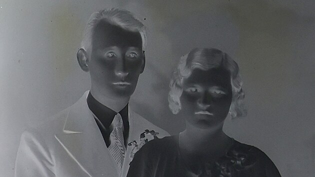 Bohum&iacute;nsk&aacute; v&yacute;stava Doteky historie: A tak &scaron;el čas&hellip; ukazuje unik&aacute;tn&iacute; sb&iacute;rku fotografi&iacute; na skleněn&yacute;ch desk&aacute;ch. (15. května 2026)