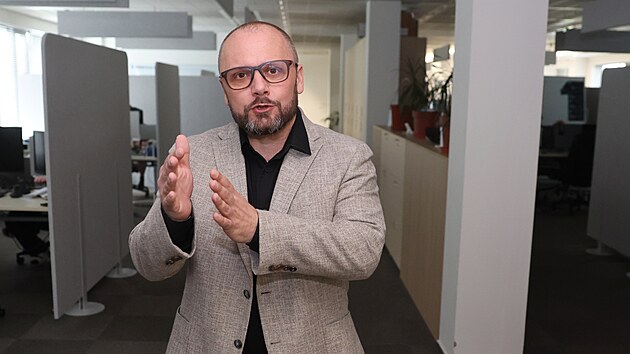 Ředitel firmy Škoda Group Digital Jiří Liberda přibližuje vývoj v řízení městské hromadné dopravy. (9. 5. 2026)