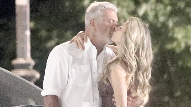 Mel Gibson a italská herečka Antonella Salvucciová (Řím, 9. května 2026)