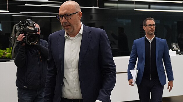 M&iacute;stopředseda představenstva Sparty Franti&scaron;ek Čupr  přich&aacute;z&iacute; na zased&aacute;n&iacute; disciplin&aacute;rn&iacute; komise.