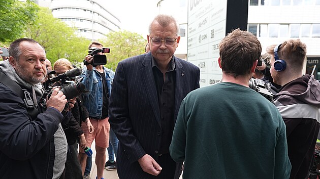 Sl&aacute;vistick&yacute; &scaron;&eacute;f Jaroslav Tvrd&iacute;k přich&aacute;z&iacute; na mimoř&aacute;dn&eacute; zased&aacute;n&iacute; disciplin&aacute;rn&iacute; komise.