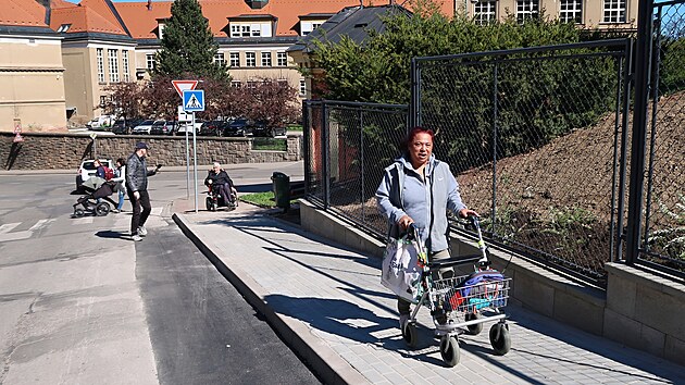 Nov&yacute; chodn&iacute;k umožn&iacute; hendikepovan&yacute;m a koč&aacute;rkům bezpečnou cestu do Oblastn&iacute; nemocnice Trutnov.