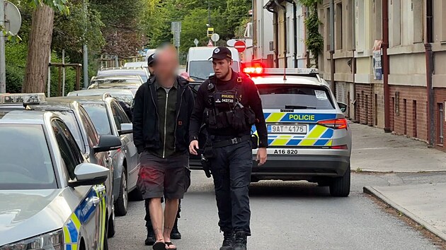 Policist&eacute; v Praze prověřovali auto. Na&scaron;li v něm pět k&yacute;blů marihuany, řidiče zadrželi. (15. května 2026)