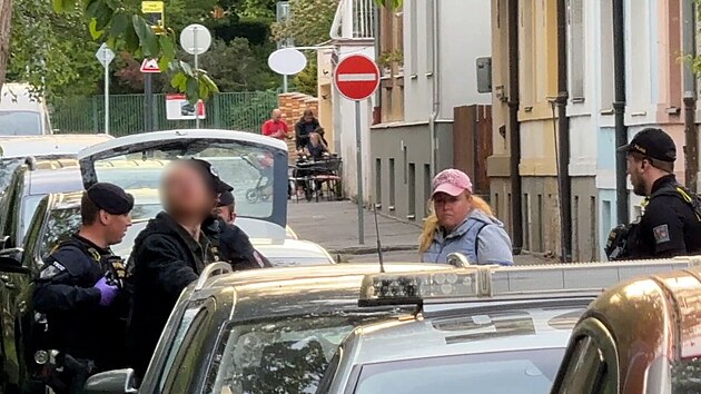 Policist&eacute; v Praze prověřovali auto. Na&scaron;li v něm pět k&yacute;blů marihuany, řidiče zadrželi. (15. května 2026)