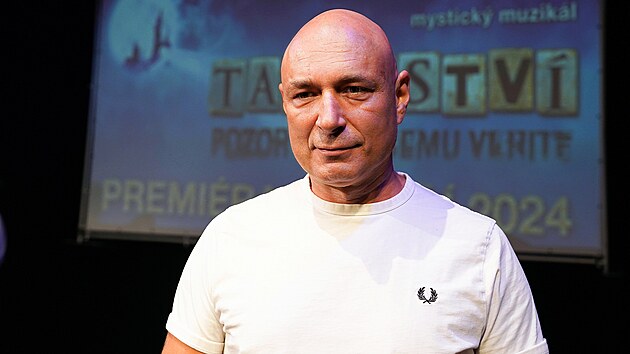 Daniel Landa během představen&iacute; nov&eacute;ho nastudov&aacute;n&iacute; muzik&aacute;lu Tajemstv&iacute; v Divadle Kalich