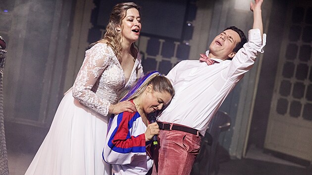 Anežka Rusevová, Zuzana Zlatohlávková a Daniel Krejčík v nastudování Kolečkova Zakázaného uvolnění ve Venuši ve Švehlovce.