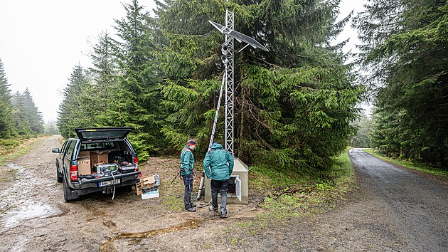 Spr&aacute;vci Krkono&scaron;sk&eacute;ho n&aacute;rodn&iacute;ho parku roz&scaron;&iacute;řili kamerov&yacute; telematick&yacute; syst&eacute;m o kamery nad Pec&iacute; pod Sněžkou. (14. května 2026)