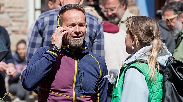 Filmaři natáčejí v Plzni první záběry rodinné komedie Expedice Galejník režisérky Zuzany Mariankové. Na snímku herec Jan Révai. (14. května 2026)