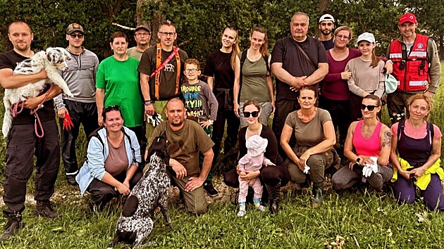 Dobrovoln&iacute;ci z Chebska, kteř&iacute; zachraňuj&iacute; srnčata v době sečen&iacute;, maj&iacute; nyn&iacute; velk&eacute;ho pomocn&iacute;ka - dron.