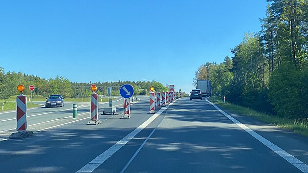 Auta se vr&aacute;tila do Třemo&scaron;n&eacute;. Oprava mostu na obchvatu města m&aacute; trvat do konce letn&iacute;ch pr&aacute;zdnin. (18. května 2026)