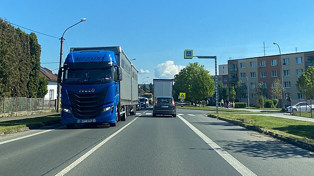 Auta se vr&aacute;tila do Třemo&scaron;n&eacute;. Oprava mostu na obchvatu města m&aacute; trvat do konce letn&iacute;ch pr&aacute;zdnin. (18. května 2026)