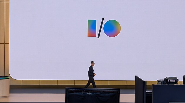 Šéf společnosti Google zahajuje letošní vývojářskou konferenci firmy.