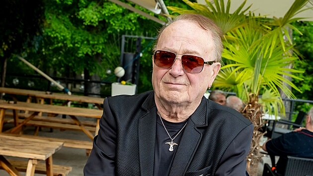 Petr Janda na křtu videoklipu k singlu Co je vůbec v n&aacute;s (5. května 2026)