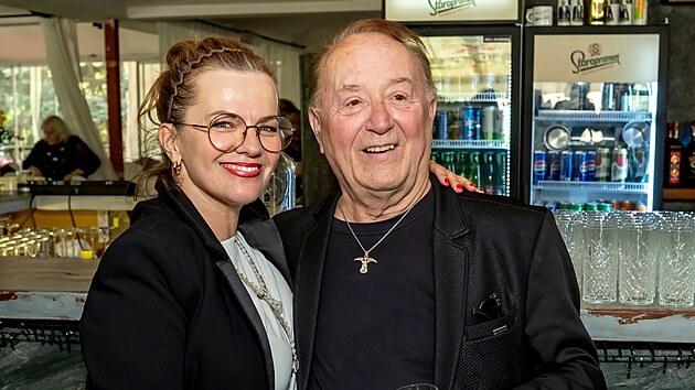 Marta Jandov&aacute; a Petr Janda na křtu videoklipu k singlu Co je vůbec v n&aacute;s (5. května 2026)