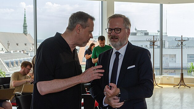 Tisková konference týkající se společné brněnské kandidátky ODS a TOP 09. Na snímku zleva náměstek primátorky Robert Kerndl a expremiér Petr Fiala. (27. května 2026)