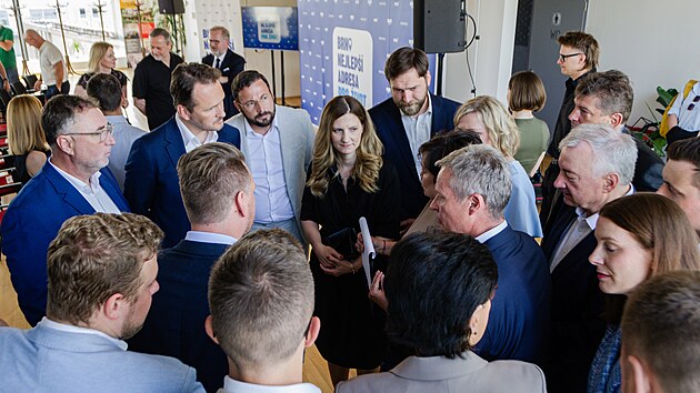Tisková konference týkající se společné brněnské kandidátky ODS a TOP 09. Na snímku uprostřed primátorka Markéta Vaňková. (27. května 2026)