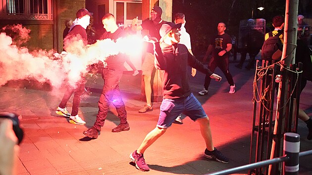 Desítky tisíc lidí se v sobotu sešly v centru Bělehradu na demonstraci za vypsání předčasných voleb, kterou svolali studenti stojící v čele protivládního a protikorupčního hnutí v Srbsku. (23. května 2026)
