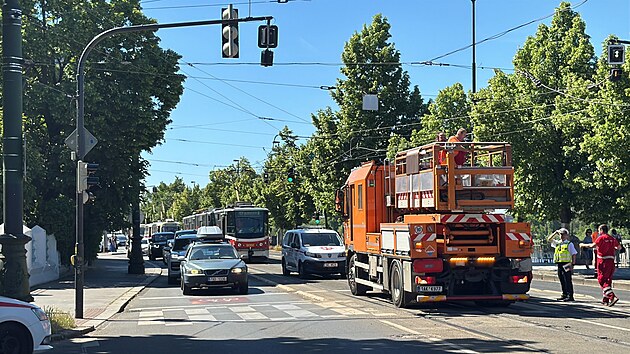 Porucha trakčn&iacute;ho veden&iacute; zastavila provoz tramvaj&iacute; v oblasti V&yacute;toně. (25. května 2026)