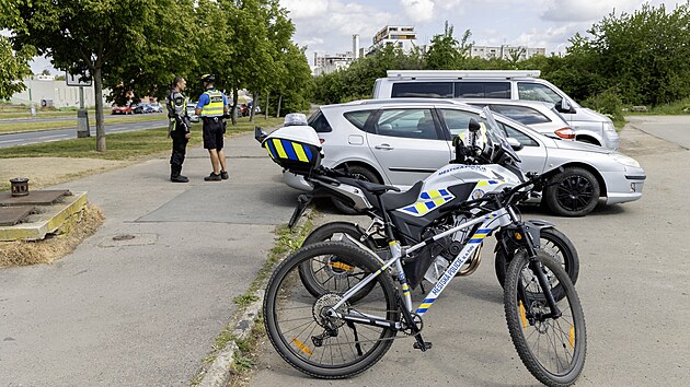 Hl&iacute;dky městsk&eacute; policie vyrazily kontrolovat cyklisty a koloběžk&aacute;ře. (květen 2026)