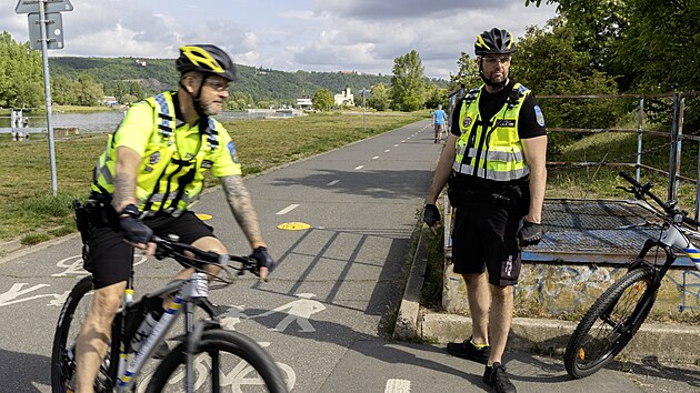 Hl&iacute;dky městsk&eacute; policie vyrazily kontrolovat cyklisty a koloběžk&aacute;ře. (květen 2026)