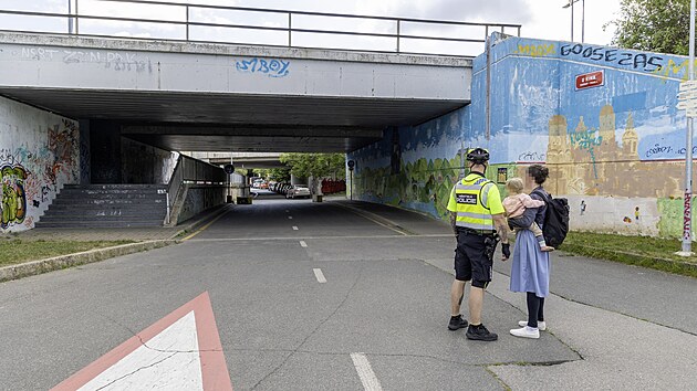 Hl&iacute;dky městsk&eacute; policie vyrazily kontrolovat cyklisty a koloběžk&aacute;ře. (květen 2026)