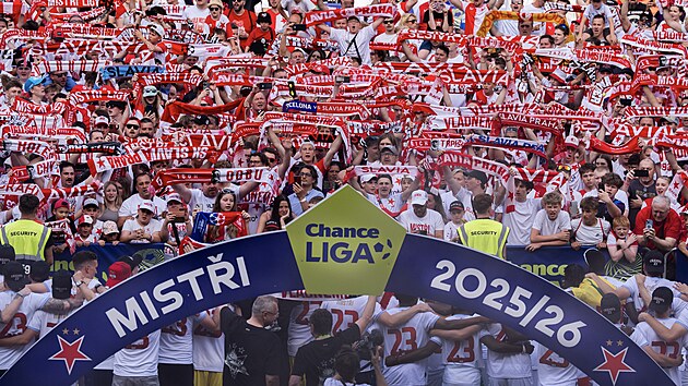 Fanou&scaron;ci a fotbalist&eacute; Slavie křepč&iacute;.
