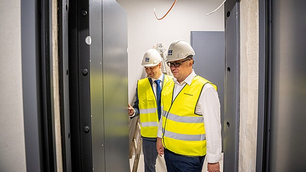 V září se v Plzeňské ulici v Ostravě otevře moderní střelnice, která nabídne zázemí pro vzduchovky, malorážky i pušky. Vedle veřejnosti si zatrénuje i česká reprezentace v parastřelbě. Na snímku primátor Ostravy Jan Dohnal. (20. května 2026)