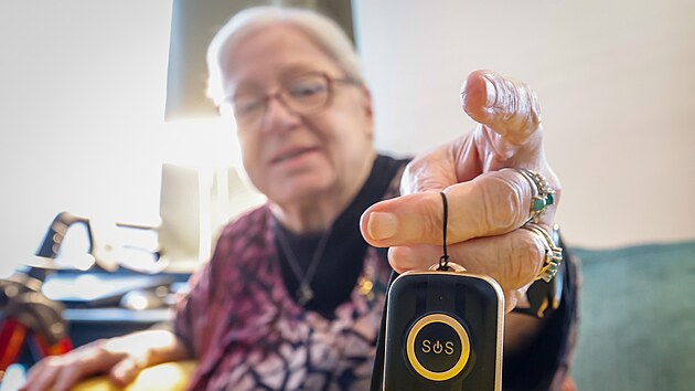 Seniorka v Rezidenci RoSa Liberec, kde kraj testuje využití asistivních technologií.
