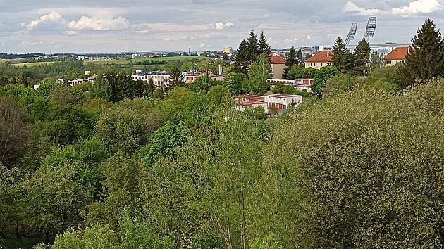 Veden&iacute; Jihlavy m&iacute;rn&iacute; obavy lid&iacute;, kteř&iacute; maj&iacute; na &Scaron;pit&aacute;lsk&eacute;m předměst&iacute; zahr&aacute;dky nebo gar&aacute;že. &Uacute;zemn&iacute; studie se sice z urbanistick&eacute;ho hlediska mus&iacute; d&iacute;vat na oblast jako na jeden celek, okamžit&aacute; demolice st&aacute;vaj&iacute;c&iacute;ch objektů ale na pořadu dne nen&iacute;.
