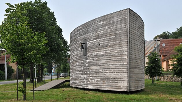 Dřevěná stavba byla dokončena a vysvěcena v červnu roku 2006 a svým moderním a neotřelým stylem budila a budí zaslouženou pozornost.
